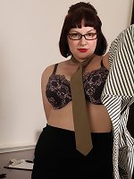 Satine Curvy and Fun
