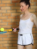Old tennis whore is here to masturbate to make you happy